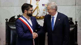 “Es un contenido profundo”: Kast habla sobre el papel que le entregó Boric en cambio de mando