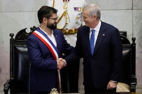 “Es un contenido profundo”: Kast habla sobre el papel que le entregó Boric en cambio de mando