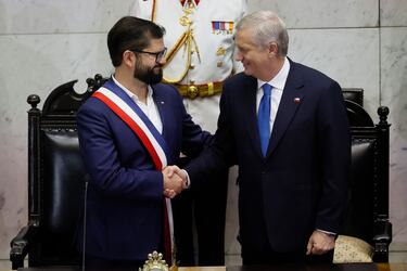 “Es un contenido profundo”: Kast habla sobre el papel que le entregó Boric en cambio de mando