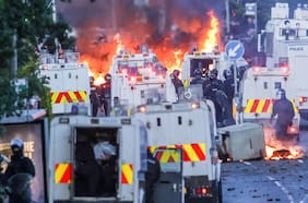 El caso que desató las violentas protestas contra la migración en Belfast