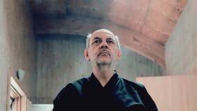 Luis Gnecco, el samurái de Plaza Italia:”Siempre se asocia al mundo de las artes con la izquierda, pero es muy diverso”