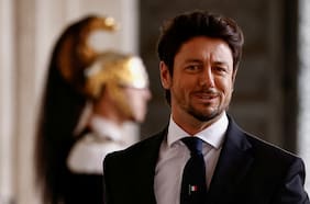 El bochornoso incidente que significó a conocido periodista su separación de Giorgia Meloni, premier italiana, y la pérdida de su programa televisivo