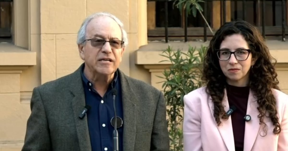 Comando de Jara acusa a Kast de mentir sobre cifras de funcionarios públicos y arremete contra Valenzuela por dichos de “parásitos”