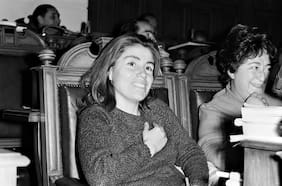 Entre el exilio, cartas inéditas y una candidatura presidencial: así es la primera biografía de Gladys Marín