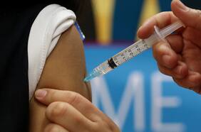 Comité Asesor en Vacunas recomienda al Minsal no hacer obligatoria la inmunización contra el Covid-19