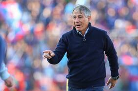 La revolución ultraofensiva de Holan que mete miedo en el Torneo Nacional