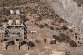 Tenía policlínico y pulpería: la desconocida historia de La Africana, la mina abandonada de Santiago