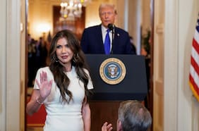 Chileno es arrestado por robar cartera a secretaria de Seguridad de Estados Unidos