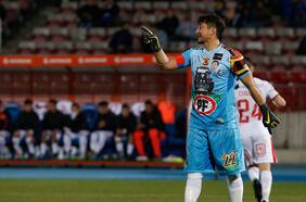 Nicolás Peric se suma a críticas a Claudio Bravo: reflota antigua polémica por los premios de la Roja