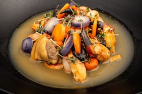 El Cid: cocina de estación y sabores marinos en medio de un oasis en Santiago