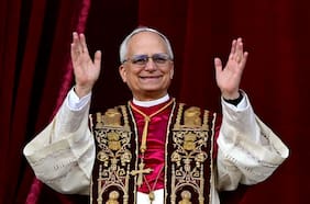 Soy académica de diseño de vestuario y esto dice el traje del Papa León XIV