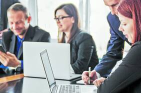 Columna de Francisca Jünemann: Acortar y pavimentar el camino