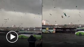 Registran impresionante voladura de techos en Terminal Sur de Santiago