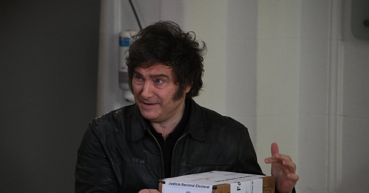 Milei vota en las legislativas argentinas sin declaraciones a la prensa