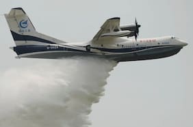 Avión chino es capaz de transportar 12 toneladas de agua para la extinción de incendios