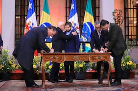 Ministros de Agricultura de Chile y Brasil firman acuerdos comerciales