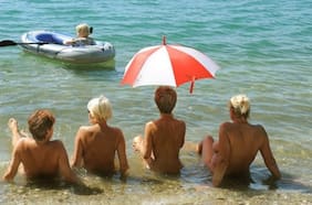 ¿Por qué esta ciudad permitirá que las mujeres vayan en topless a las piscinas públicas?