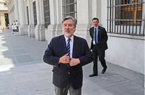 ¿Guillier, otra vez a La Moneda?