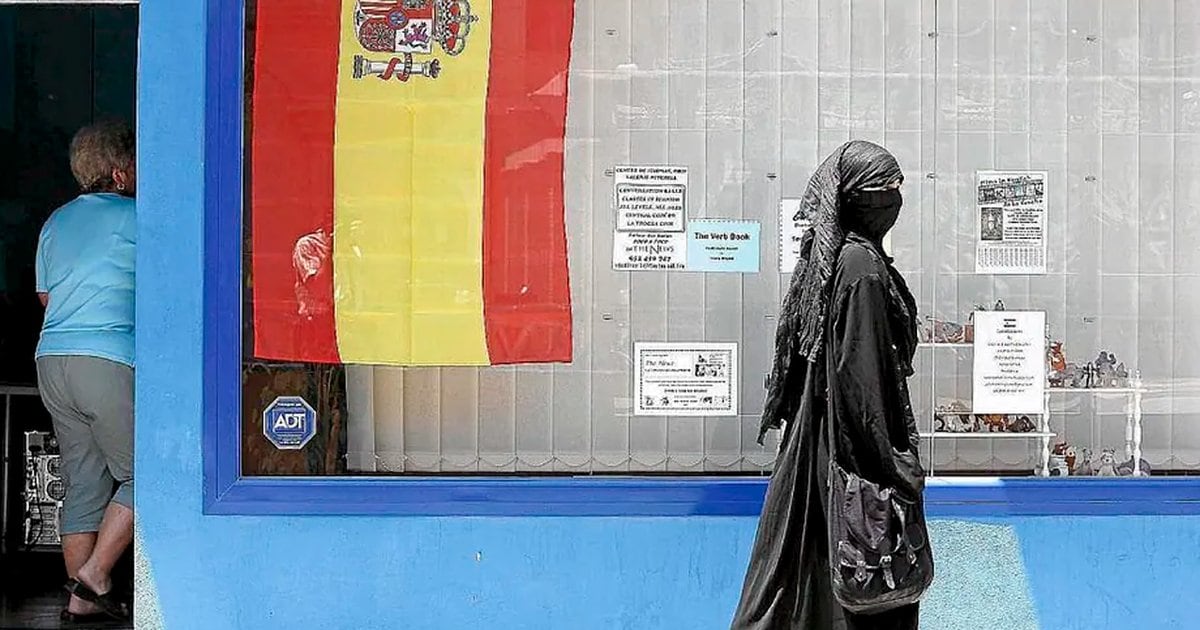 España se une al debate de la prohibición del burka y el niqab