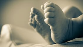 Adolescente de 15 años es detenida por presunto intento de asfixiar a su hijo de cinco meses en Valparaíso