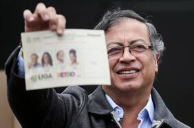 Primeros efectos políticos del triunfo de Petro en Colombia: anuncia reapertura de frontera con Venezuela y oposición debate dejar atrás figura de Uribe