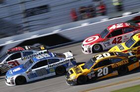 Netflix publica el primer trailer de la serie sobre la NASCAR