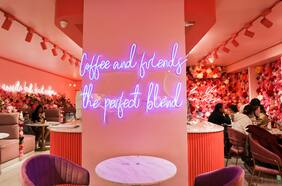 La vida en rosa: 3 cafés en Santiago donde el rosado la lleva