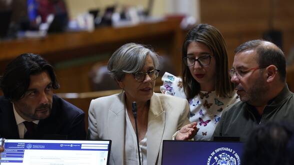 Inminente choque constitucional: oposición advierte que si gobierno no separa su megaproyecto recurrirán al TC