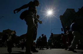 Hipertermia, sequía e incendios: así se prepara Chile para un verano con temperaturas sobre los 43°C