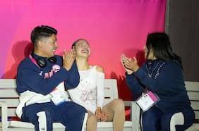 “Tenía patines de juguete; la llevaba a estacionamientos a practicar”: Josefa Ramos, la chilena de oro con apenas 15 años