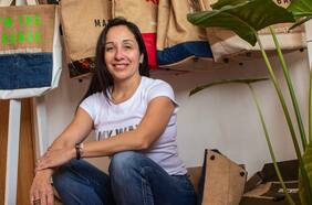 Relatos Transformadores: Una línea de bolsos que ayuda al reciclaje