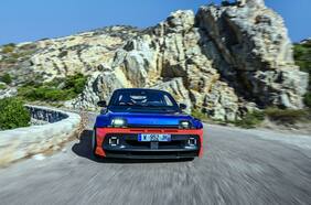 El musculoso Renault 5 Turbo 3E hace su estreno en la pista