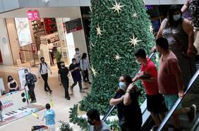 Navidad más austera: casi el 60% de los chilenos comprarán menor cantidad de regalos y gastará menos