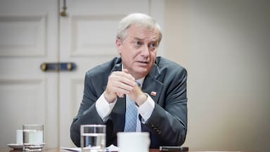 Minutas, despliegue en el Congreso y en medios: La Moneda intenta ordenar a su sector por alza de combustibles