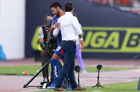 Carlos Caszely le da una nueva estocada a Juan Martín Lucero tras la lesión del argentino