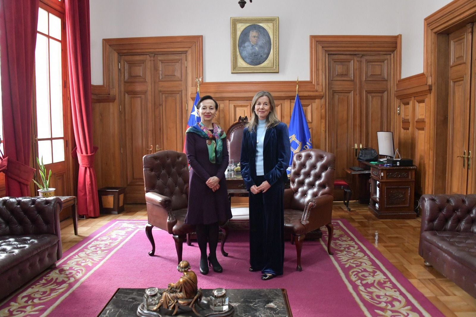 El encuentro protocolar de las presidentas de la Suprema y el TC