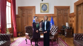 El encuentro protocolar de las presidentas de la Suprema y el TC
