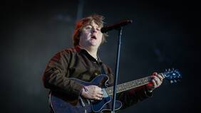 Lewis Capaldi protagoniza uno de los shows más emotivos de Lollapalooza: “Prometo volver”