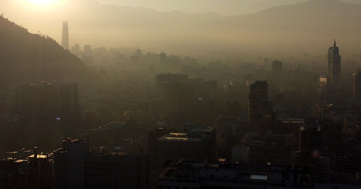 Declaran cuarta preemergencia ambiental para este domingo en la RM: revisa la restricción vehicular - La Tercera