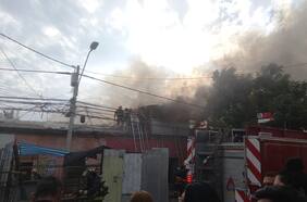 Incendio en Estación Central dejó varias viviendas afectadas