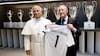 Como un hincha más del Real Madrid: el Papa León XIV recibe el homenaje de Florentino Pérez y encabeza multitudinario acto
