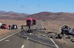 Violenta colisión frontal entre camión y jeep deja cinco personas fallecidas en carretera de Taltal