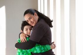 Cómo las células madre de mi hija se transformaron en una esperanza para el tratamiento contra el cáncer de su hermano