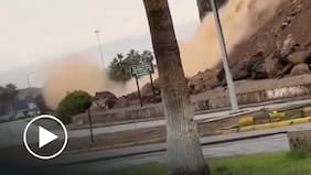 Captan desprendimiento de piedras y tierra en el Morro de Arica tras lluvias