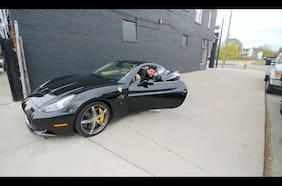 El argentino creador de Mr. Poronga que hoy pasea en EE.UU. en sus Ferrari y Lamborghini