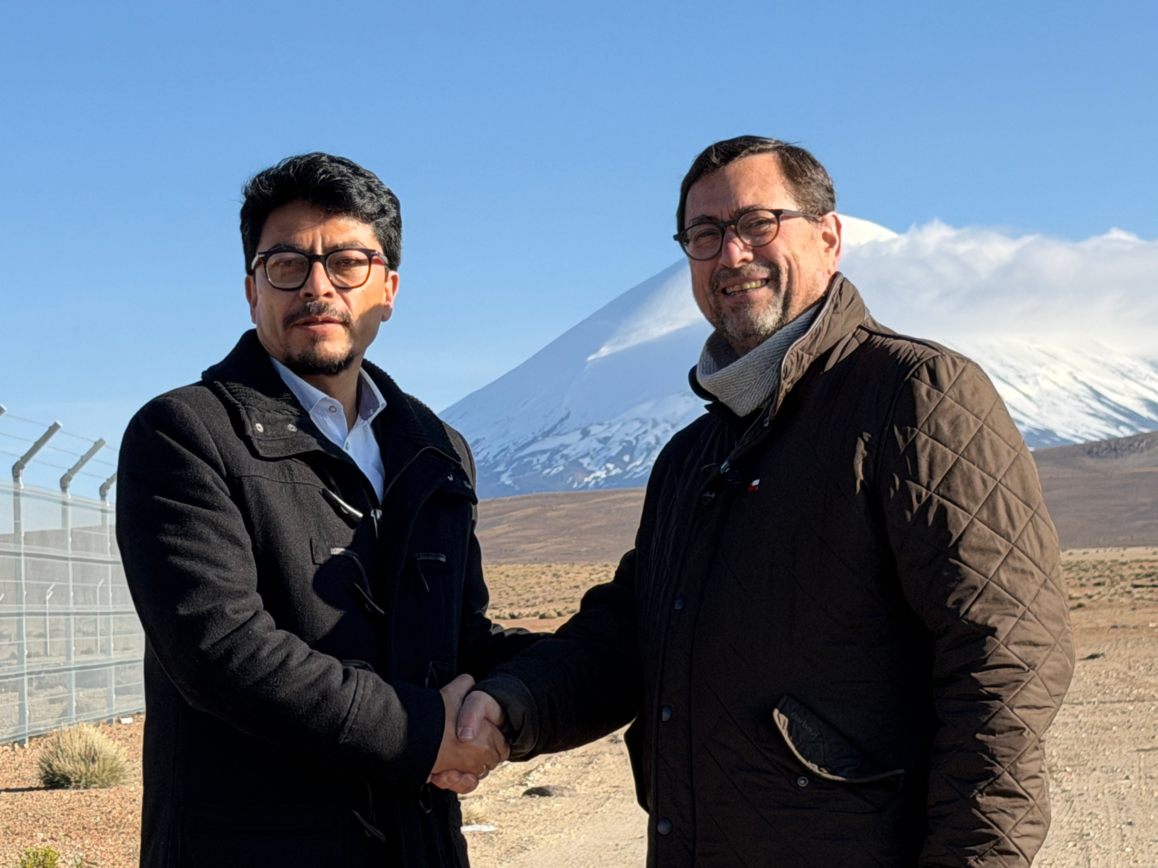 Francisco Pérez Mackenna y Fernando Aramayo en la frontera de Chile con Bolivia.