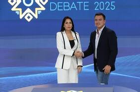Sondeos a boca de urna dan triunfos a ambos candidatos en balotaje de Ecuador