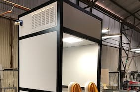 Chilenos crean una cabina “cero contacto” para realizar exámenes de coronavirus