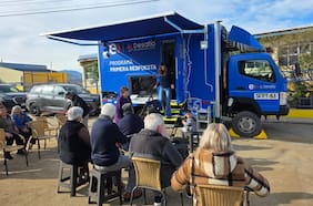 Así es el camión azul de Entel que ayudó en el temporal de Coquimbo: permitió cargar celulares y conectarse a Internet