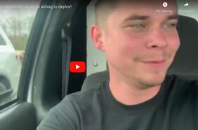 Airbag explota en la cara: El peligro de escuchar música muy fuerte